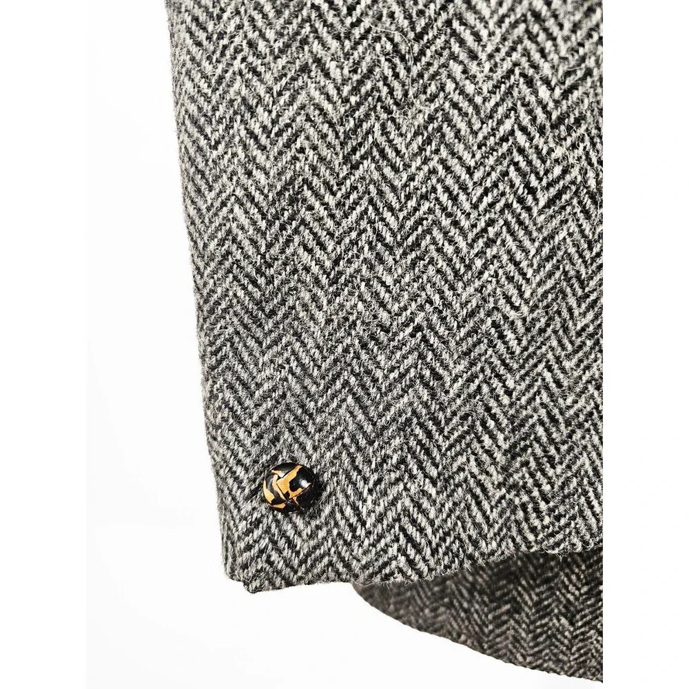 Vintage Alexanders Wide World of Fashion 40R Gray Harris Tweed Distressed Blazer